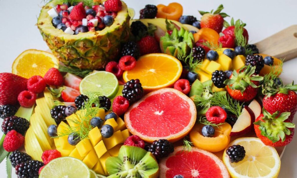 O consumo de frutas é indicado para regular o funcionamento do intestino também