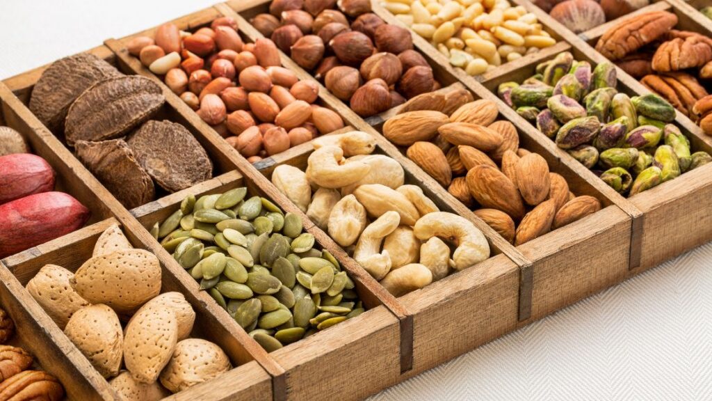 diferentes tipos de grãos e sementes para incluir em uma alimentação vegetariana e vegana
