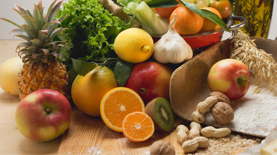 Frutas, verduras, sementes e oleaginosas fontes de fibras alimentares.